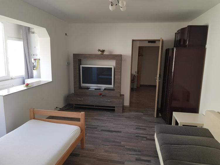 Apartament cu 2 camere semidecomandat în Micro I