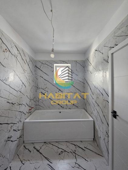 Penthouse cu 3 camere semidecomandat în Splaiul Unirii