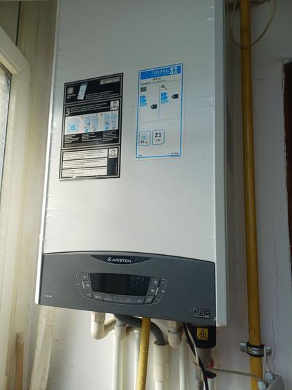 Apartament cu 2 camere decomandat în Sărari