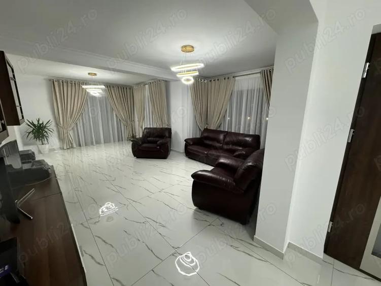 Casă cu 5 camere cu Teren 1213 Mp în Ostroveni