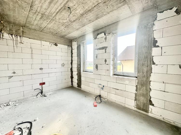 Duplex cu 5 camere cu Canalizare în Moșnița Nouă