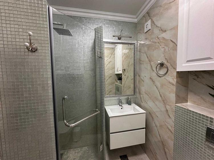 Apartament cu 3 camere decomandat în Noua