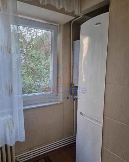 Apartament cu 3 camere decomandat în Filiași