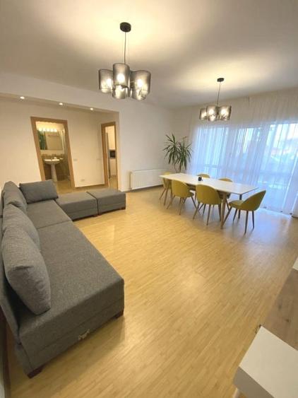 Apartament cu 3 camere semidecomandat, mobilat în Pipera