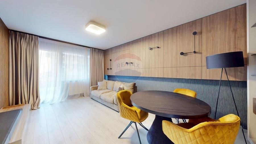 Apartament cu 3 camere decomandat în Tractorul