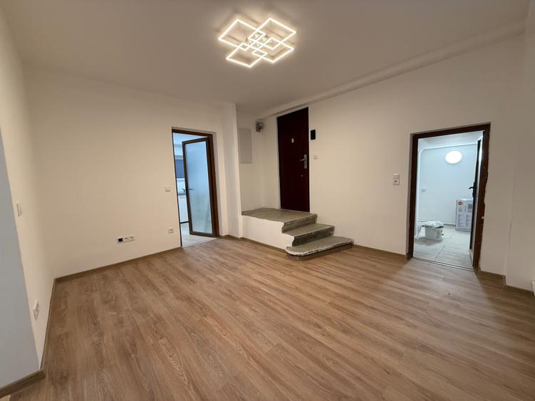 Apartament cu 3 camere nedecomandat în Universitate