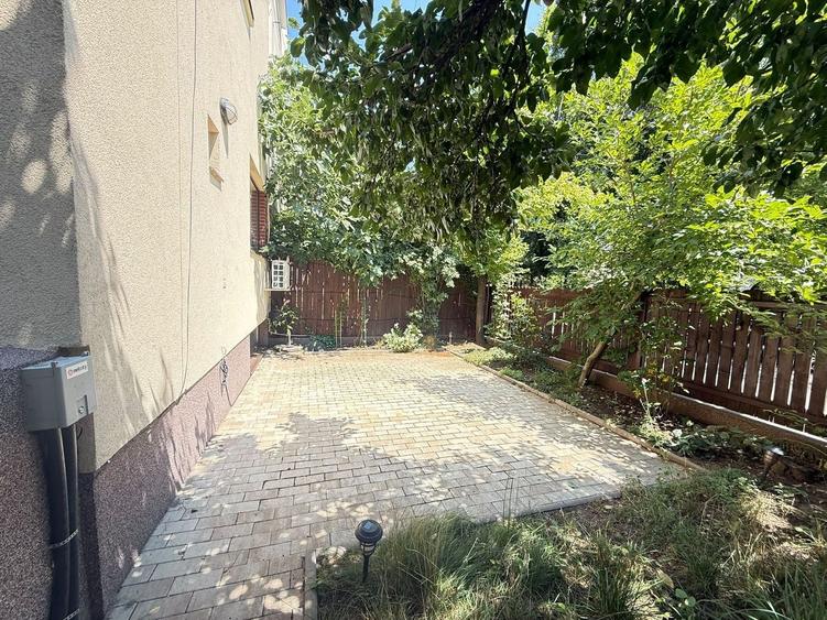 Casă individuală cu 5 camere cu Canalizare în Vatra Luminoasă