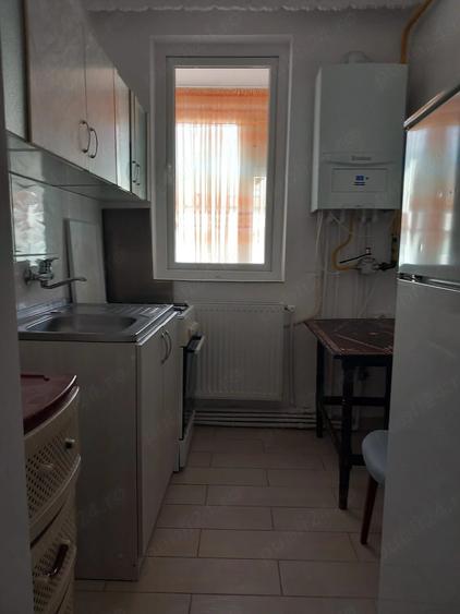 Garsonieră decomandată în Precista