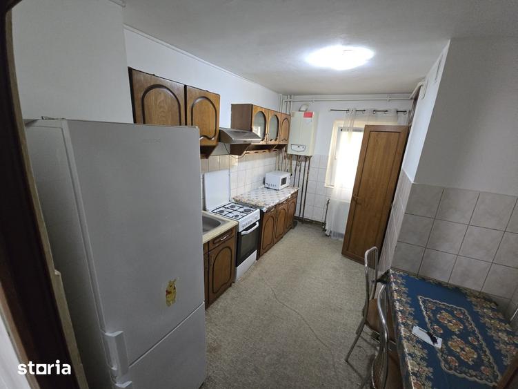Apartament cu 3 camere decomandat, mobilat în Buziașului