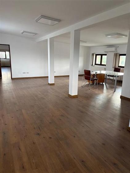 Apartament cu 3 camere semidecomandat în Bucureștii Noi