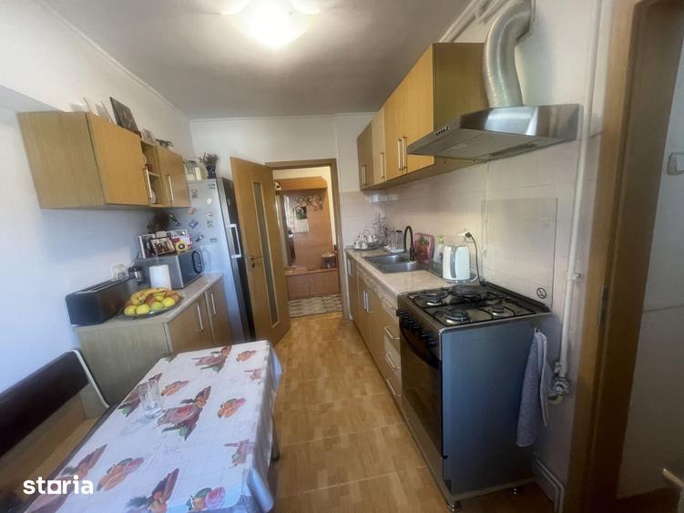 Apartament cu 3 camere decomandat în Sub Arini