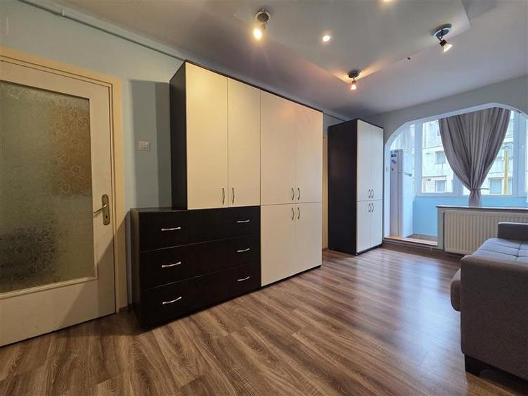 Apartament cu 2 camere nedecomandat, mobilat în Uzina 2