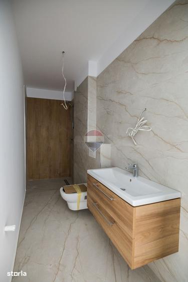 Apartament cu 3 camere în Tractorul