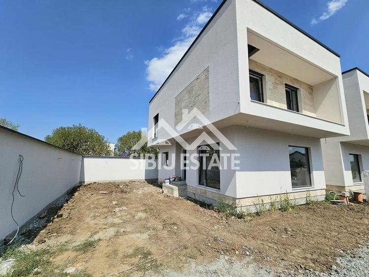 Duplex cu 4 camere cu Canalizare în Șelimbăr