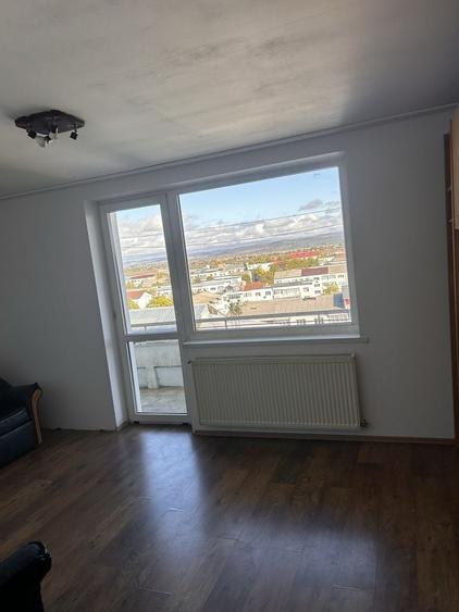 Apartament cu 3 camere decomandat în Cornișa