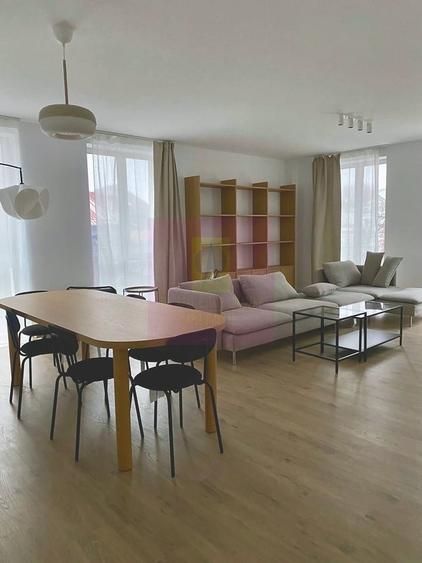 Apartament cu 4 camere decomandat în Central