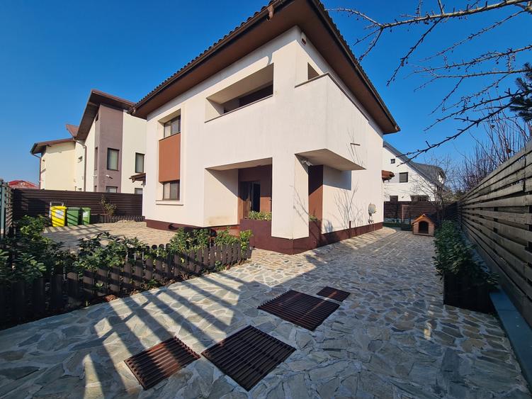 Casă individuală cu 5 camere cu Canalizare în Odăi