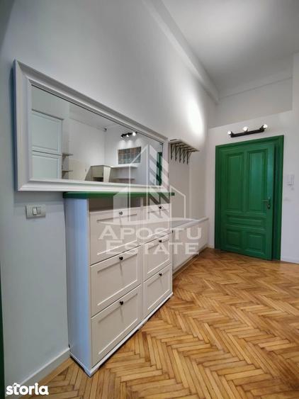 Apartament cu 3 camere, mobilat în Central