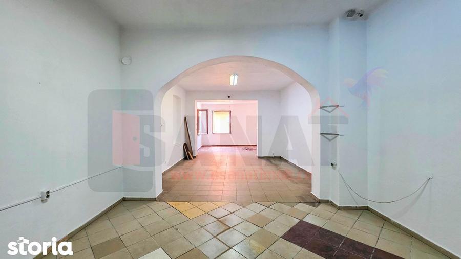 Casă cu 10 camere cu Teren 443 Mp în Poiana Sibiului