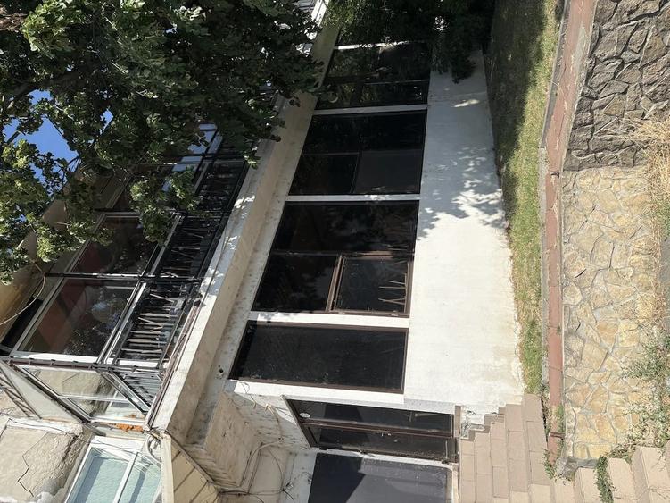 Spațiu comercial, de 100 mp, în E3