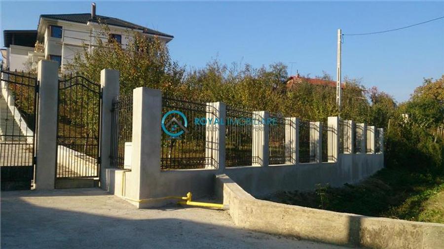 Casă individuală cu 4 camere cu Canalizare în Bucov