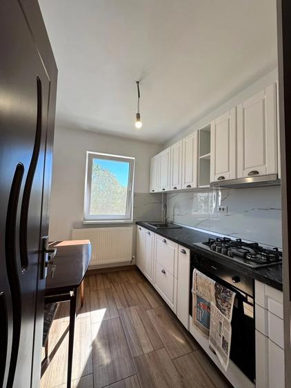 Apartament cu 3 camere semidecomandat în Tătărași