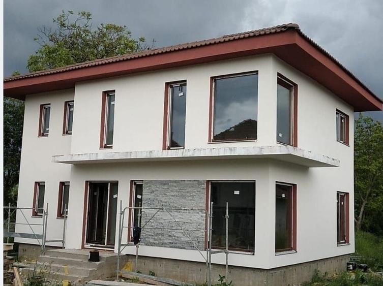 Casă cu 4 camere în Gilău