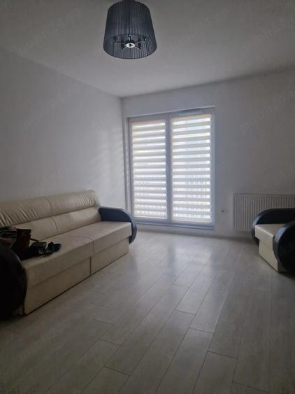 Apartament cu 2 camere decomandat în Tractorul