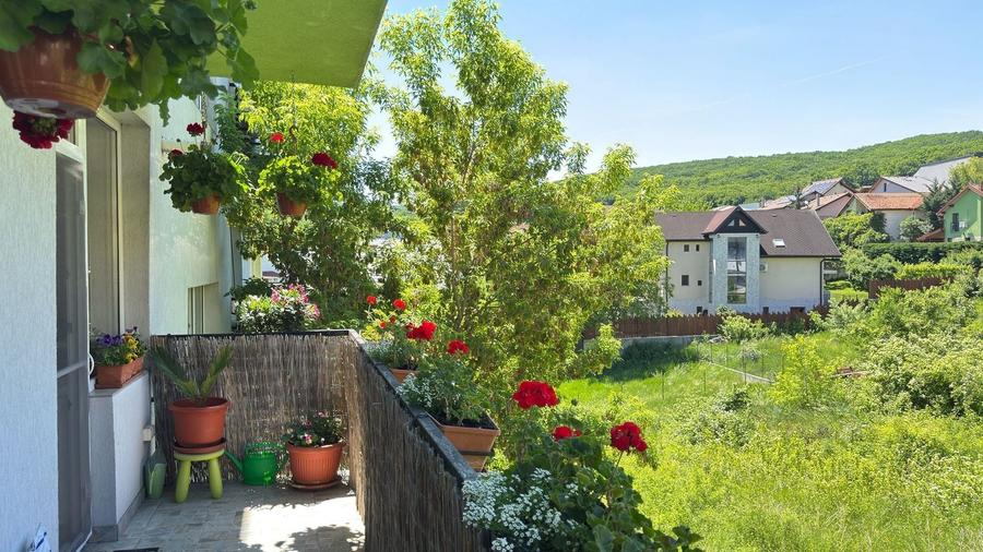 Apartament cu 3 camere decomandat, mobilat în Câmpului