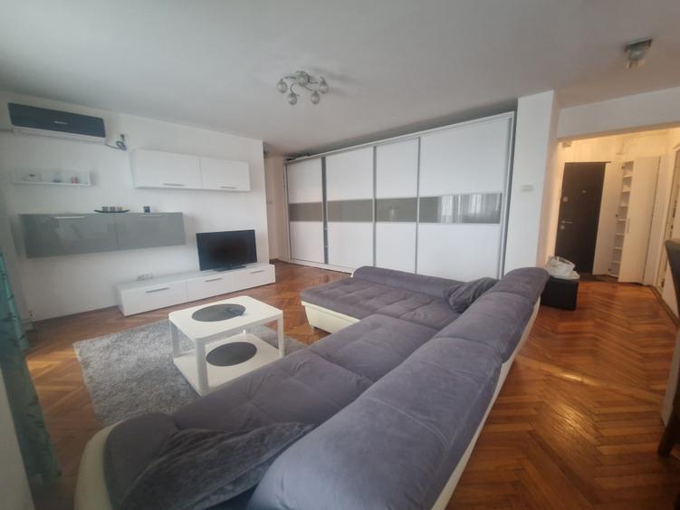 Apartament cu 3 camere decomandat în Circumvalațiunii