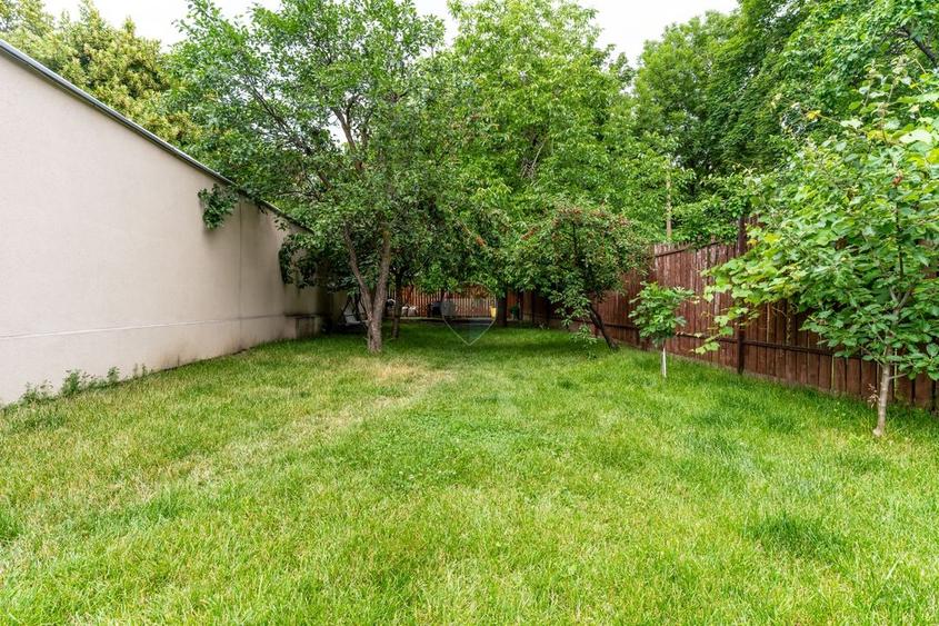Apartament cu 3 camere semidecomandat, mobilat în Central