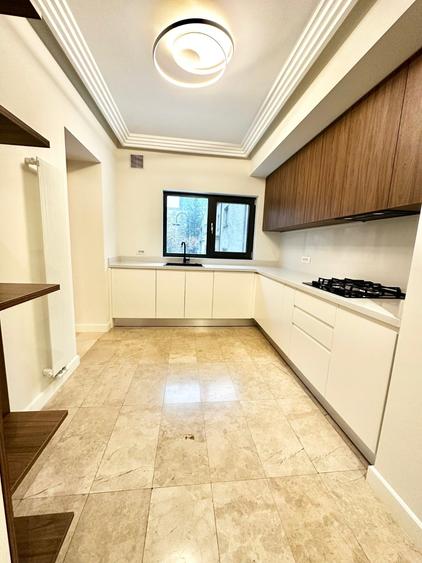 Apartament cu 4 camere decomandat în Dorobanți