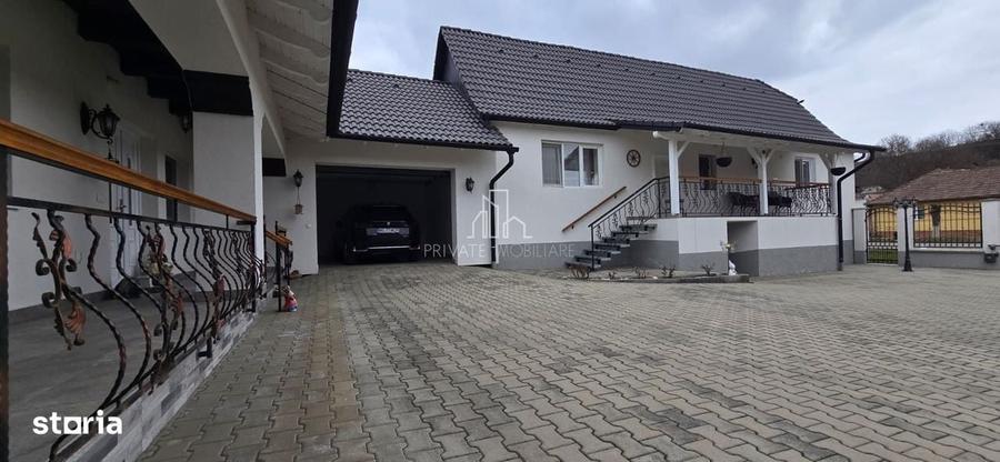Casă cu 4 camere cu Teren 1734 Mp în Vânători