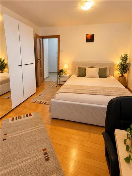 Apartament cu 3 camere decomandat, mobilat în Centrul Civic