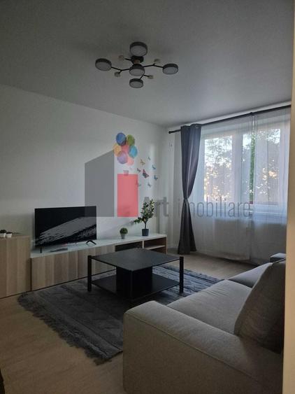 Inchiriez apartament 4 camere, complet renovat, - 2