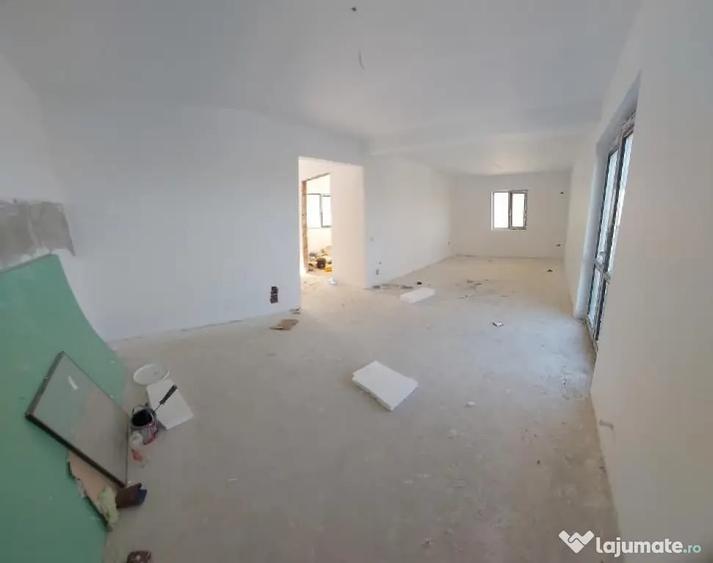 Casă cu 5 camere cu Teren 235 Mp în Vârteju