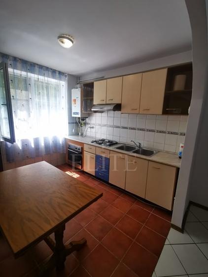 Apartament cu 2 camere semidecomandat, mobilat în Gheorgheni