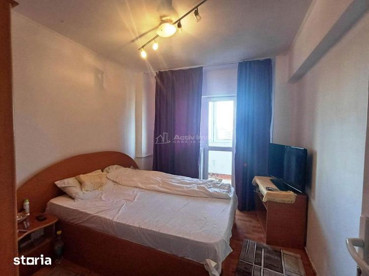 Apartament cu 4 camere semidecomandat în Berceni