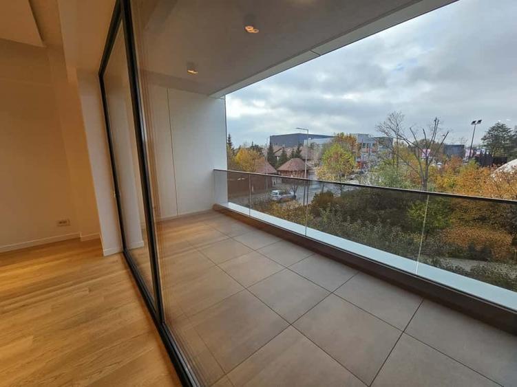 Apartament cu 7 camere decomandat în Iancu Nicolae