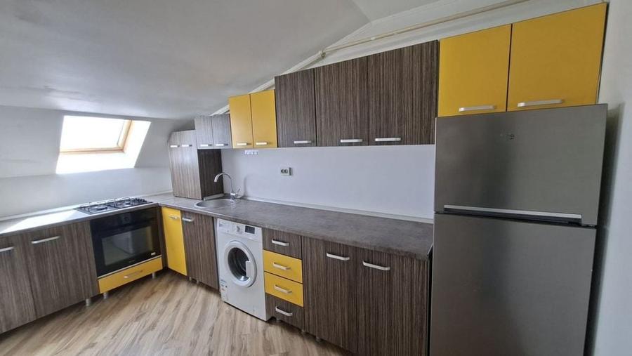 Apartament cu 3 camere decomandat în Ștefănești