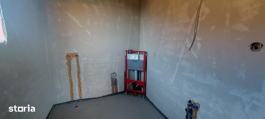 Casă cu 4 camere cu Teren 450 Mp în Periș