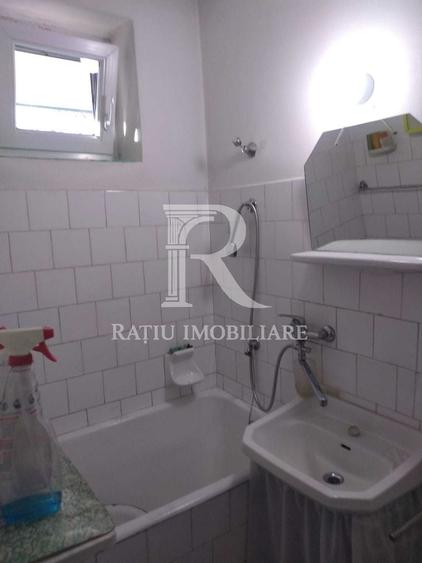 Apartament cu 2 camere semidecomandat, mobilat în Centru Civic