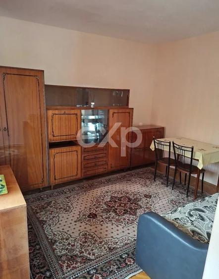 Apartament cu 3 camere semidecomandat, mobilat în Calea Turzii