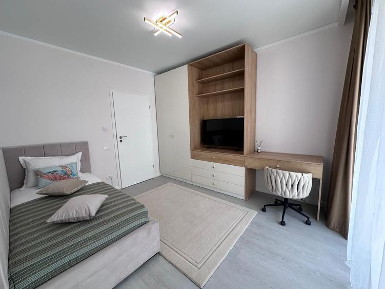 Apartament cu 3 camere semidecomandat în Berceni