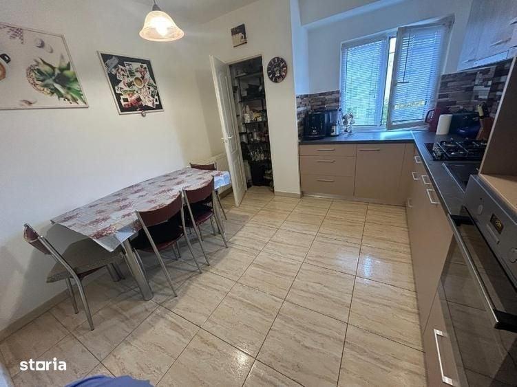 Apartament cu 4 camere decomandat în Central