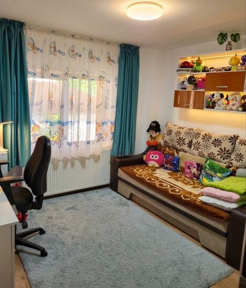 Apartament cu 3 camere decomandat în Triaj