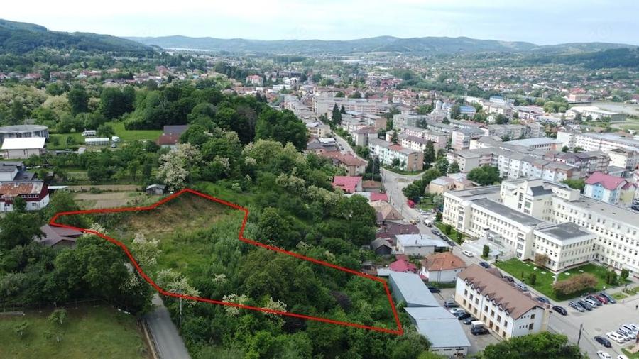 Teren de 3049 mp, în Central