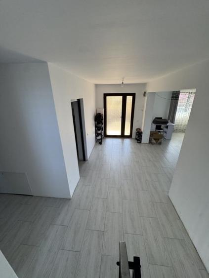 Casă individuală cu 5 camere cu Canalizare în Ultracentral