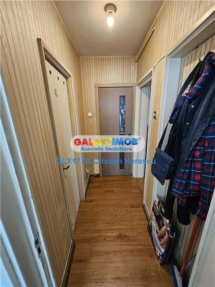Apartament cu 3 camere semidecomandat, mobilat în Central