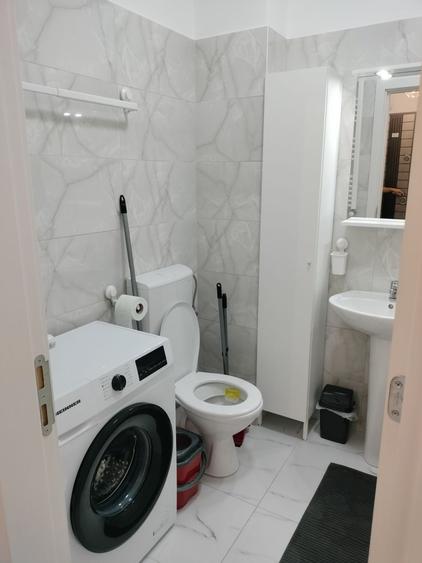 Garsonieră decomandată în Roșu